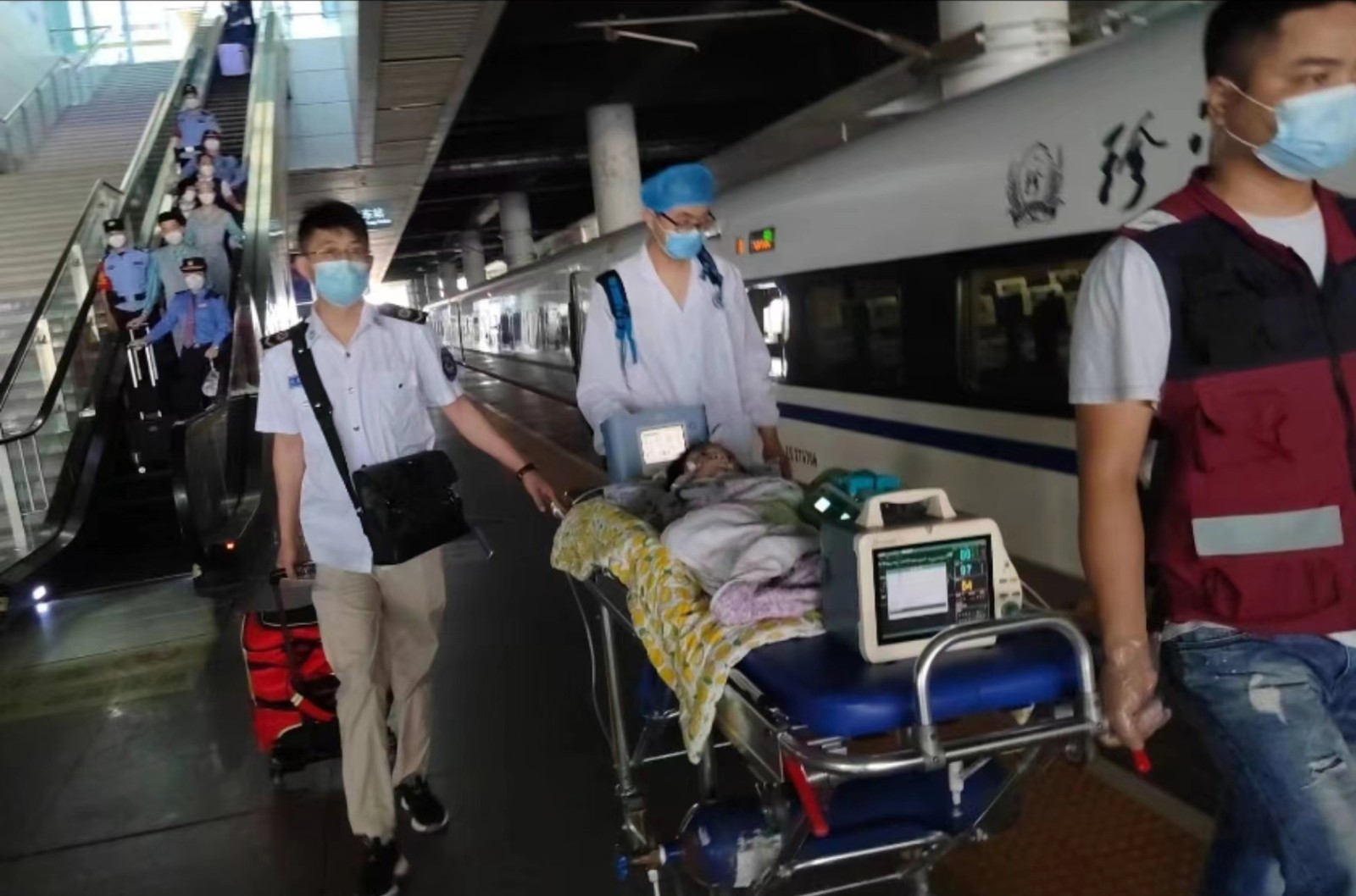 江华高铁转运公司